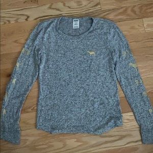 comfy gray long sleeved shirt